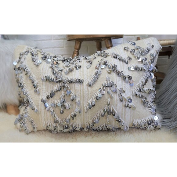 Vintage Moroccan Wedding Blanket Pillow: Berber Handira Cushion Cover 03YS00148 - Picture 10 of 10